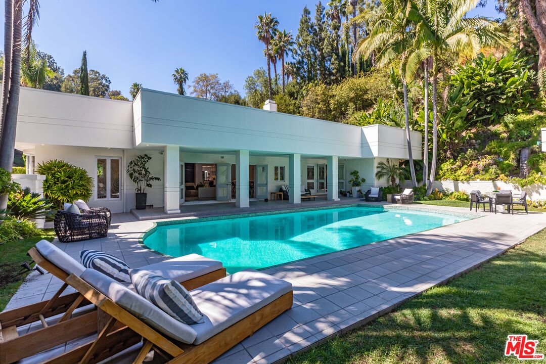 1166 San Ysidro Drive, Beverly Hills